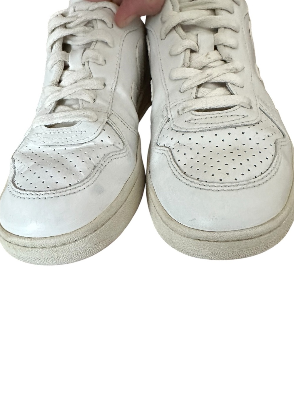 Veja V-10 White Leather Low Top Sneakers
Sustainable Shoes Size 7 - Picture 14 of 16